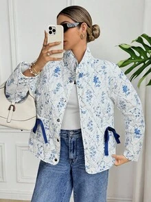 SHEIN Frenchy Women's French Casual Contrast Trim Blue And White Floral Print Long Sleeve Pocket Single-Breasted Casual Winter Coat Women Hot Selling Fashion Autumn Artwork Print Design Casual Commuter Ladies Long Sleeve Cardigan With Fro , Women Quilted Long Sleeve Coat, Warm Quilted Coat, Elegant Coat, Contrast Quilted Long Sleeve Coat, Fall Women , Winter Women, All-Season, Winter For Women, Casual Office Women, French Style , Business Casual Woman, Elegance, Commute, Minimalist, Office, Old Money, Simple, For Daily Wear, National Day, New Year Women's - Blue and White - View 6