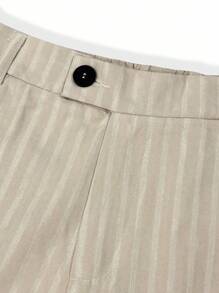 Manfinity Bizformal Calça formal social masculina de cor sólida com caimento afunilado, com visual geral em cor bege clássica, elegante e versátil, transmitindo uma postura de negócios firme e digna. Adequada para o trajeto diário, negócios, festas e banquetes. Essa calça é um item versátil e indispensável no guarda-roupa de um homem, e um excelente presente para namorados ou maridos. - Damasco - Visão 8