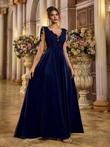 Aureia Đầm dạ hội trang trọng, thanh lịch, màu tối, phối ren, cổ chữ V, tay dài, chất liệu xuyên thấu, đính kết họa tiết tương phản, dáng chữ A, xẻ tà cao, thích hợp cho ngày Valentine. - Màu xanh hải quân - Xem 7