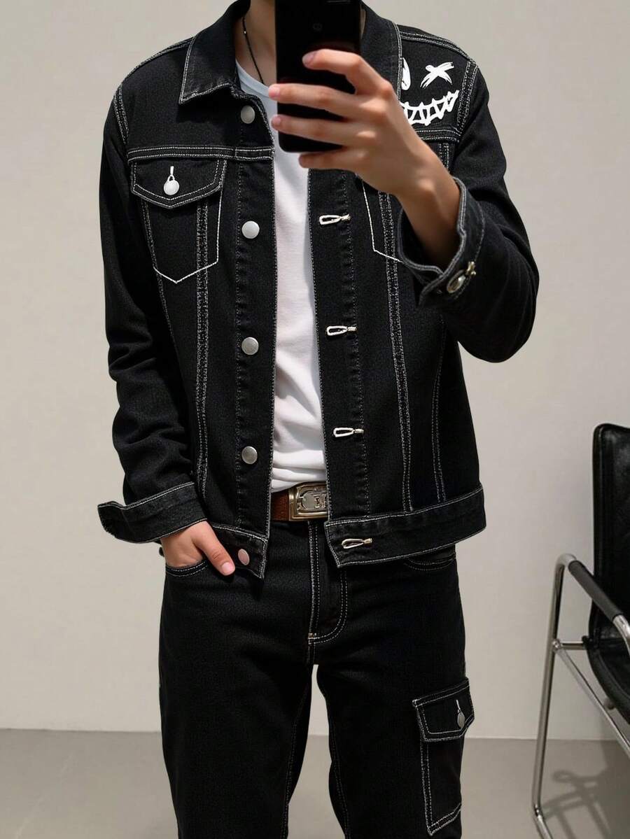 SHEIN Conjunto informal de dos piezas para niño preadolescente con chaqueta de mezclilla negra suelta con estampado de cara sonriente y cómodos jeans elásticos ajustados, ropa cómoda y sencilla para diario, invierno, otoño, festivales y uso escolar