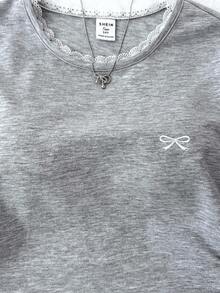 قميص تريكو بنات المراهقات بلون أحادي بطراز BM، رقبة دائرية، بلوزة بفيونكة وتصميم تباين اللون، مطرز على الخصر، تصميم مجمع، أكمام طويلة، ملابس صيفية أساسية وكاجوال