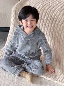 SHEIN 2 件套小男孩发光游戏控制器图案连帽衫上衣和柔软毛绒睡裤套装，舒适亲肤，秋冬 - 灰色 - 查看 8