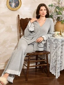 Ensemble de pyjama plissé élégant et minimaliste pour femmes, contraste de couleurs. Ensemble de pyjama à volants, ensemble de pyjama gris, ensemble de vêtements de détente pour femmes, ensemble de vêtements de nuit, vêtements d'automne et d'hiver