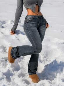 SHEIN PETITE CURVE 大码女式骷髅印花口袋喇叭裤，适合夏季、秋季、返校季、Y2K、七月四日、2000年代风格、街头风、斯德哥尔摩风格、朋克风、机场、约会、外出等场合，休闲百搭，镶钻牛仔裤 - 中等水洗藍 - 查看 3