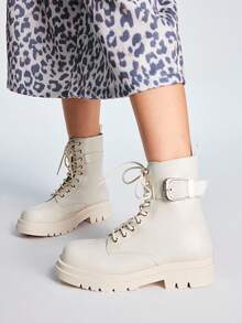 Sugerpunk 哥特式圆头扣装饰粗跟 PU 皮革白色朋克靴，适合派对、日常穿着和休闲风格 - 米色 - 查看 5