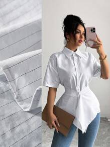 Elenzga 2025 Frühling Neue Koreanische Elegante Lässige asymmetrisch gestreifte Design Polokragen weiße Kurzarm Bluse