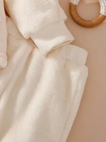 SHEIN Playful Pals 女婴秋冬米色毛绒面料夹克套装，可爱兔子刺绣，立领口袋，日常必备外套 - 米色 - 查看 4