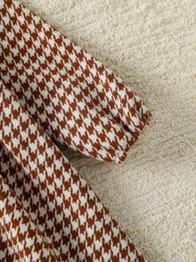 SHEIN Young Girl's Fashionable And Adorable Dress With A Lotus Leaf Collar, Long Sleeves, And Retro Plaid Pattern, Paired With Plush Vest. The Retro Plaid Paired With The Warm Plush Makes This Young Girl's Fall Overall Dress Perfect For 4 To 7-Year-Old Girls To Wear Outdoors Winter