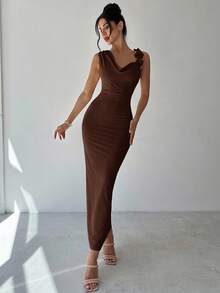 Firerie 女士夏季新款优雅浪漫迷人派对婚礼宾客毕业装杏色低胸不对称肩部无袖 3D 花卉丝带露背直筒连衣裙，适合返校、机场、外出 - 咖啡棕 - 查看 6