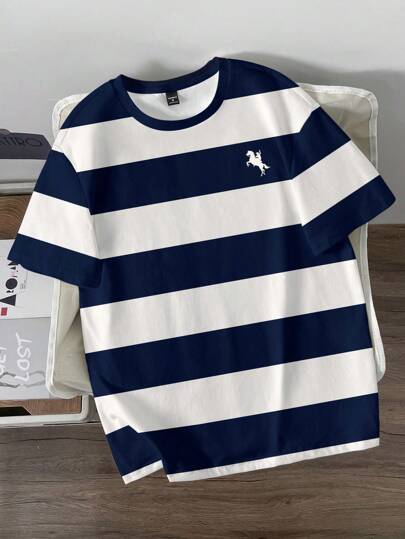 Manfinity Joysei Fashionable Casual Young Retro Contrast Stripe Equestrian Silhouette Digital Print Pattern Standard Fit Men Short Sleeve T-Shirt, Suitable For Dates, Gatherings, Essential Outfit, Suitable For Couples, Family Matching, Great Gift For Boyfriend Mens Casual T-Shirt Mens Cotton T-Shirt Men Striped T Shirt