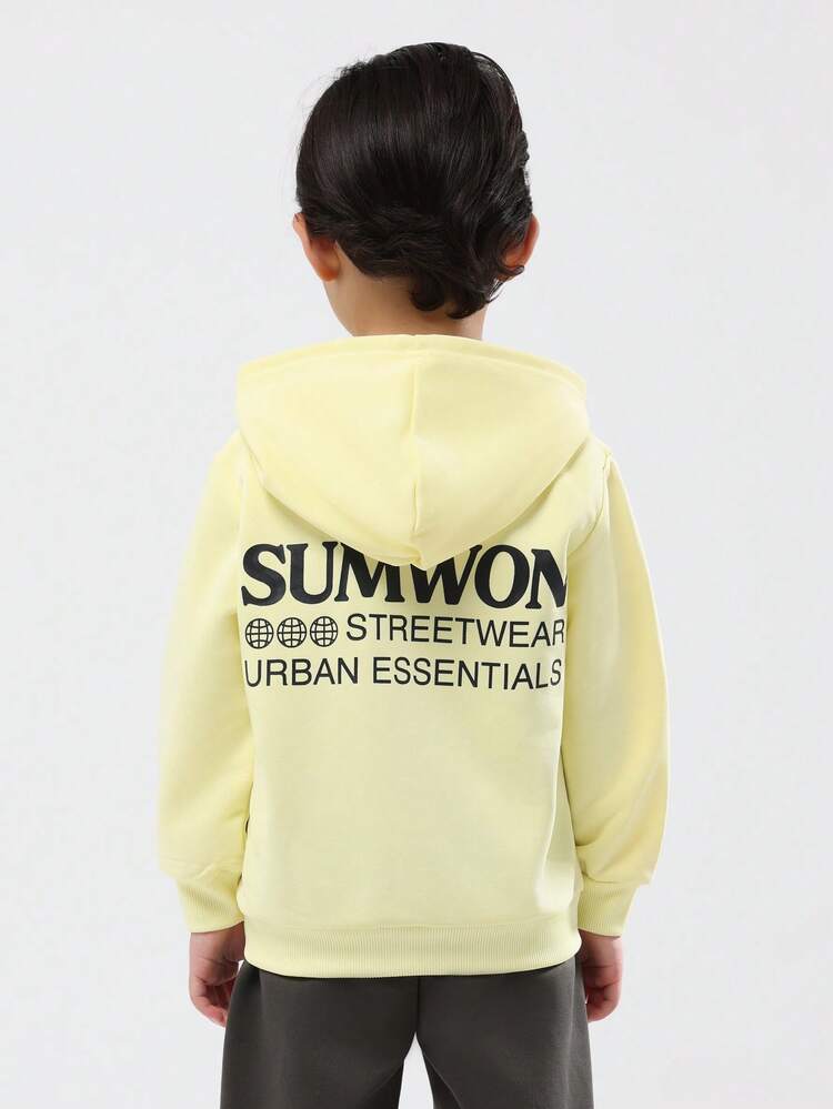 Moletom com capuz pastel com logotipo frontal e texto estampado nas costas