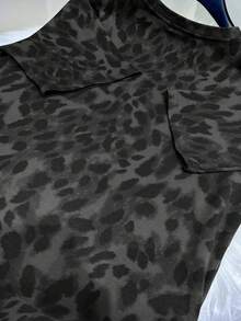 INAWLY Nova Camiseta Casual Feminina de Manga Curta e Gola Redonda Estampa de Onça Solta - Preto - Visão 2