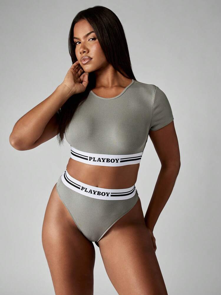 Missguided x Playboy リブ編みのクロップトップとロゴバンド付きハイウエストブリーフ