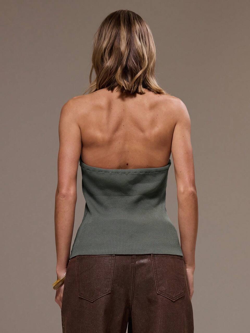 Top ajusté à encolure halter en tricot pailleté, ras-du-cou sexy. Idéal pour les vacances à Ibiza, les festivals d'été, les sorties de cowgirl western, les soirées d'hiver et le style chic quotidien
