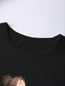EMERY ROSE 休闲修身大码女式T恤，印有身穿棉衣的小女孩图案 - 黑色 - 查看 3