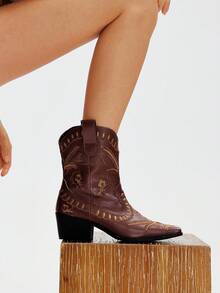 Styleloop 女士棕色方头粗跟白色刺绣图案时尚一脚蹬踝靴，适合万圣节、圣诞节、派对 - 棕色 - 查看 2