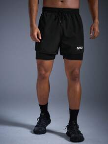 DRIFTMERE 男士轻便速干印花字母抽绳休闲短裤，适合运动、日常穿着、春夏季节度假穿着。这款男士速干轻便短裤，弹性极佳，透气凉爽，适合健身房锻炼，是夏季休闲运动风的理想之选。 - 黑色 - 查看 4