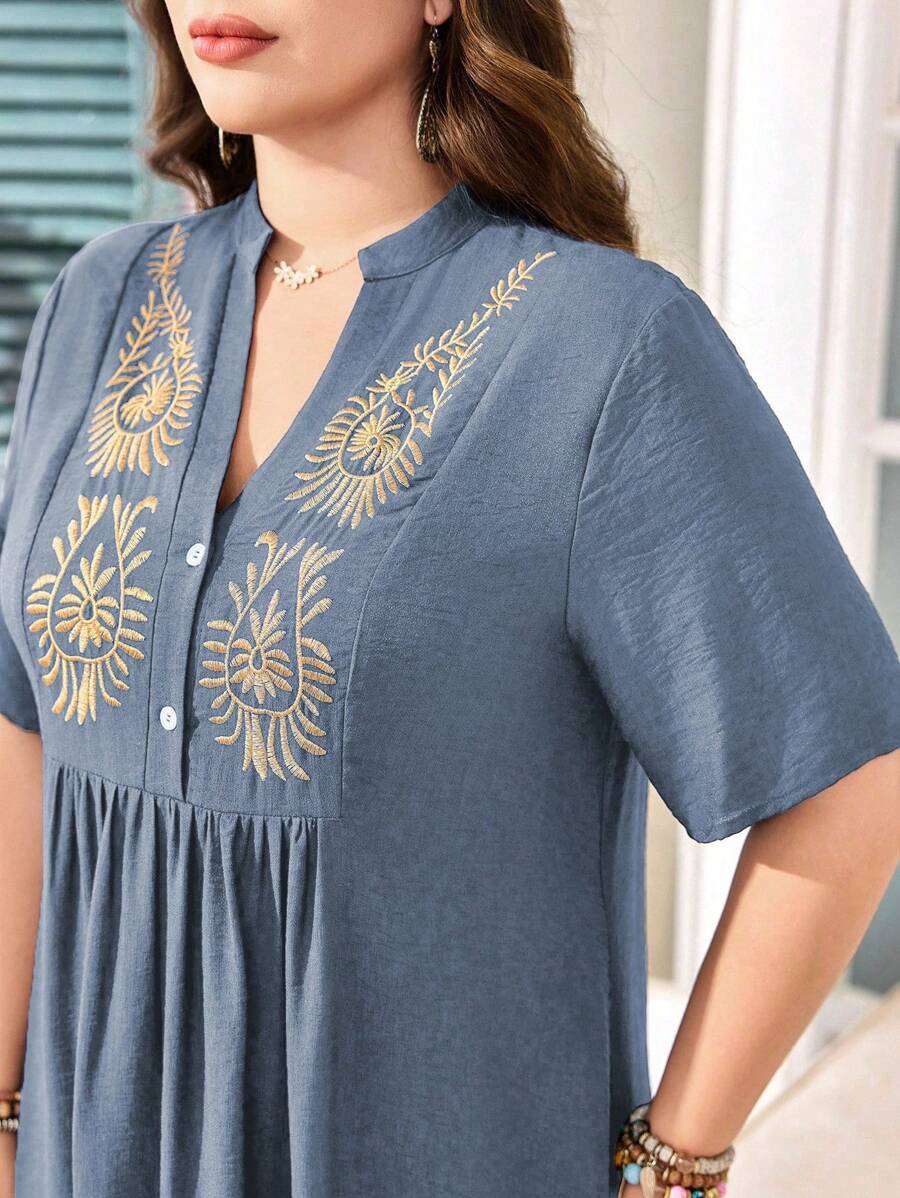 SHEIN Lacomfia Đầm thường ngày tay ngắn thêu cổ tương phản thanh lịch cỡ lớn cho nữ, thoải mái và tôn dáng khi đi làm - Màu xanh bụi bặm - Xem 1