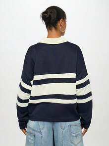 SUMWON WOMEN 超大号大学运动服长袖 Polo 橄榄球上衣，带有运动白色条纹印花和经典撞色领子，秋冬街头时尚必备单品 - 藏蓝色 - 查看 2