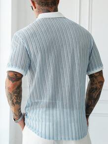 Manfinity Homme 男士优质纹理 Polo 衫，撞色领口，送给男朋友或丈夫的理想礼物，蓝白条纹，复古风格 - 淺藍色 - 查看 2