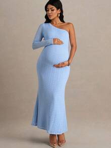 MaterniChic Vestido de manga larga minimalista de diseño elegante con hombros oblicuos y ajustado para maternidad de unicolor - Celeste - Ver 4