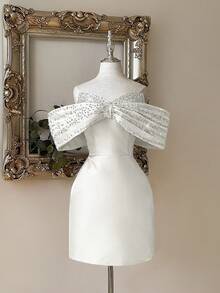 Lovelzi 优雅的白色光泽缎面露肩奢华 3D 水钻装饰紧身荷叶边下摆连衣裙，配有可调节后系带，适合约会、度假、生日、毕业典礼、婚礼、派对和其他正式活动 - 白色 - 查看 3