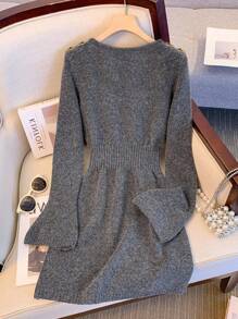 Franclia 女士秋冬新款法式优雅休闲设计独特百搭精致修身款式独特金属纽扣毛衣裙 - 深灰色 - 查看 2