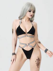 ROMWE Grunge Punk Conjunto de lencería de sujetador y tanga con hebilla de corazón de cinta de hilo plateado de estilo punk oscuro, ropa interior sexy - Negro - Ver 4
