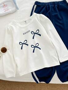 Genkimix Kids Set de 2 piezas para niñas (niños pequeños): Camiseta de manga larga con cuello redondo y estampado de lazo, y pantalones deportivos con volantes y lazo en azul marino, conjunto de otoño adecuado para salidas, escuela y uso diario - Multicolor - Ver 3
