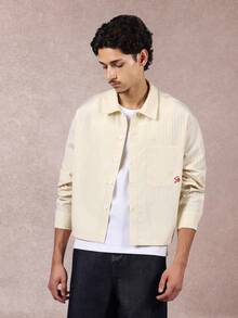 SUMWON Lässiges langärmliges Knopfhemd mit Streifenmuster, figurbetonter Passform, rotes gesticktes Logo-Detail, Brusttasche, leicht für Frühling und Herbst - Gelb - Übersicht 1