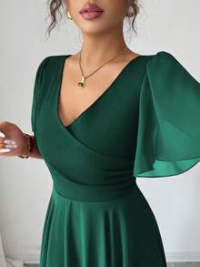 Elenzga 荷叶边袖腰部收紧 V 领 A 字型简约优雅浪漫精致女士连衣裙