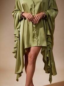 Vixey Top col chemisier à manches chauve-souris volantées, en satin unicolore