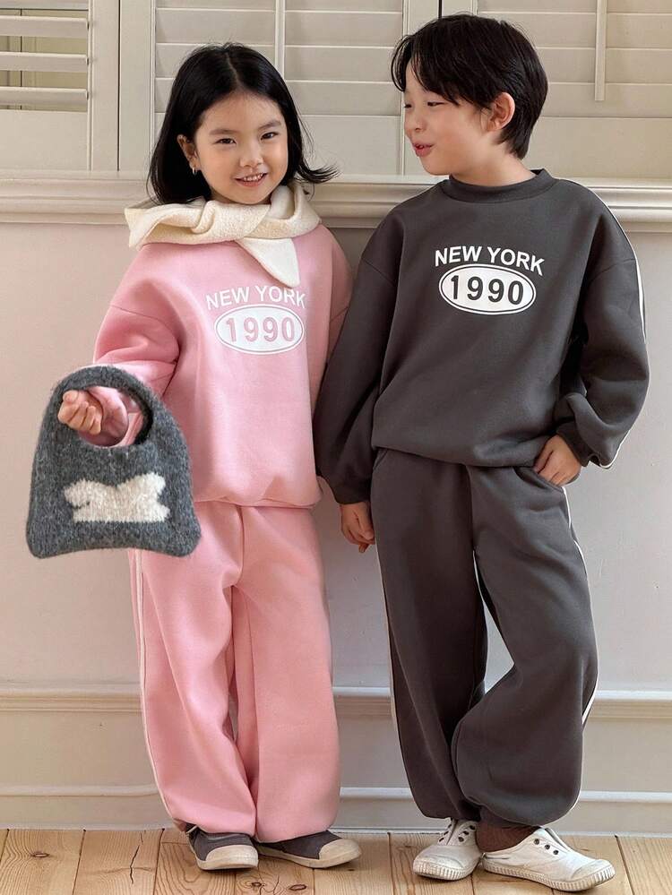 Genkimix Kids 2 件套幼儿男童活力字母印花圆领长袖运动衫和宽松慢跑裤套装，时尚字母图案运动衫，宽松长袖，方便穿着，锥形裤，舒适百搭，适合休闲外出、上学、旅行等 - 灰色 - 查看 4