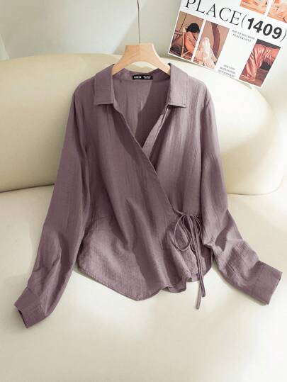 Modelyn Damskjorta med omlottknytning och långärmad, enfärgad och avslappnad stil