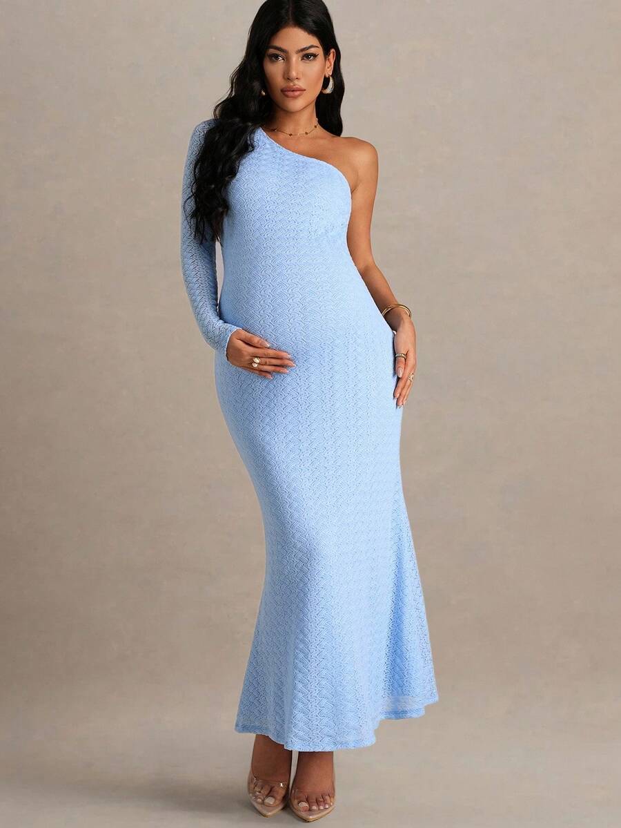 MaterniChic Vestido de manga larga minimalista de diseño elegante con hombros oblicuos y ajustado para maternidad de unicolor - Celeste - Ver 1
