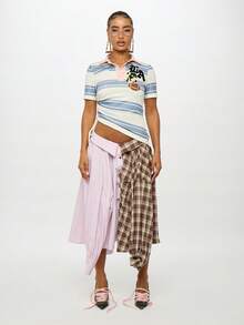 SUMWON WOMEN 足球徽章徽标短款 Polo 衫复古学院风大学队服蓝色条纹图案学院风春夏时尚 - 彩色 - 查看 1