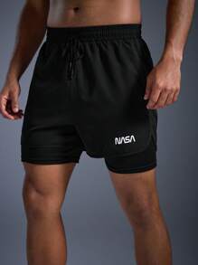 DRIFTMERE 男士轻便速干印花字母抽绳休闲短裤，适合运动、日常穿着、春夏季节度假穿着。这款男士速干轻便短裤，弹性极佳，透气凉爽，适合健身房锻炼，是夏季休闲运动风的理想之选。 - 黑色 - 查看 5