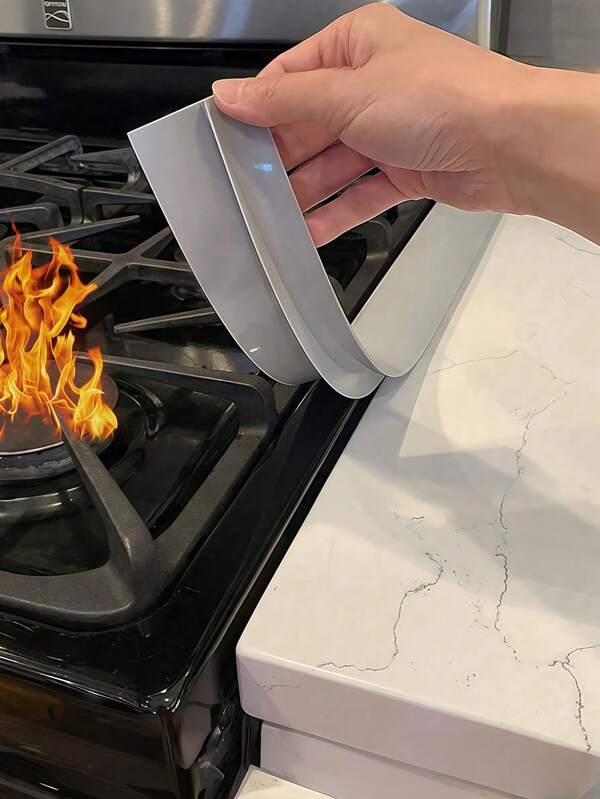 SHEIN 2/4pcs Organic Silicon High Temperature Resistant Kitchen Gap Strip, Silicone Stove Gap Covers, Oil And Dirt Resistant Gas Stove Gap Soft Sealing Strip, Silicone Gap Plug Kitchen Stove Counter Gap Cover - Flexible Stove Space Filler,