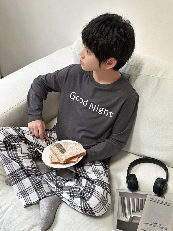 SHEIN 2pcs Tween Boy Casual Letter Vietnamese Text Print Sweatshirt & Plaid Pants Homewear Set, Matching Family/Sibling Outfits Fall Winter