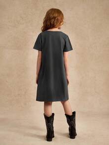2025 Girls' Spring/Summer New Arrival Simple & Comfortable Gray T-Shirt Dress With Personalized Western Landscape Print, Expressive Style, Suitable For Outdoor Activities And Home Wear