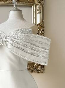 Lovelzi 优雅的白色光泽缎面露肩奢华 3D 水钻装饰紧身荷叶边下摆连衣裙，配有可调节后系带，适合约会、度假、生日、毕业典礼、婚礼、派对和其他正式活动 - 白色 - 查看 2