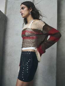 TypaGal Suéter Cropped Listrado com Cores Ousadas Entrega Estilo Alternativo e Gótico para o Outono, Que as Mulheres Adoram. Ideal para o Halloween e para Sobreposição no Inverno para Coleções Femininas, Ele Faz uma Declaração com Detalhes Desgastados. Perfeito para o Outono, Denim Perna Larga ou Clima de Suéter Aconchegante. - Multicolorido - Visão 7