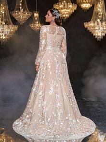 加大码优雅简约杏色圆领透视深 V 长袖提花装饰奢华法式刺绣 A 字形薄纱刺绣泡泡裙新娘婚纱 - 杏色 - 查看 3