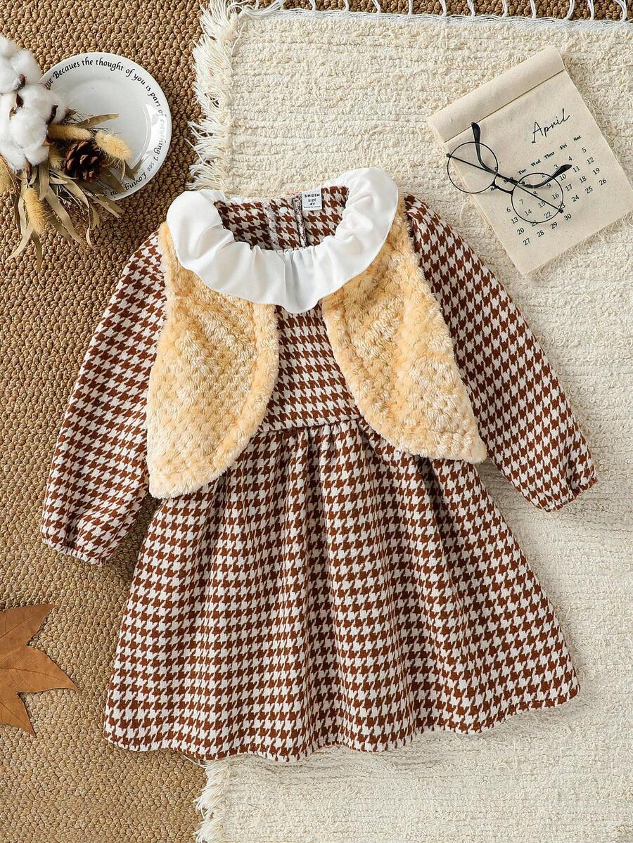 SHEIN Young Girl's Fashionable And Adorable Dress With A Lotus Leaf Collar, Long Sleeves, And Retro Plaid Pattern, Paired With Plush Vest. The Retro Plaid Paired With The Warm Plush Makes This Young Girl's Fall Overall Dress Perfect For 4 To 7-Year-Old Girls To Wear Outdoors Winter
