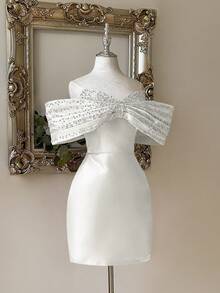 Lovelzi 优雅的白色光泽缎面露肩奢华 3D 水钻装饰紧身荷叶边下摆连衣裙，配有可调节后系带，适合约会、度假、生日、毕业典礼、婚礼、派对和其他正式活动 - 白色 - 查看 1