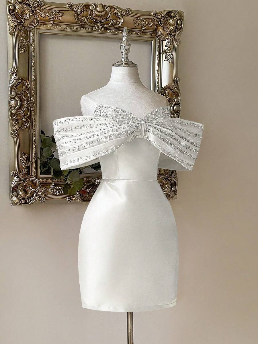 Lovelzi 优雅的白色光泽缎面露肩奢华 3D 水钻装饰紧身荷叶边下摆连衣裙，配有可调节后系带，适合约会、度假、生日、毕业典礼、婚礼、派对和其他正式活动 - 白色 - 查看 1