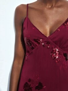 Maija 女款红薯亮片面料细肩带V领装饰设计百搭别致都市优雅休闲商务办公装，低调复古气息，精致魅力，都市通勤，杂志编辑同款，都市社交场合度假派对装，迷人高端品味，高智商气息，优雅知性复古气息邮轮度假连衣裙，优雅知性女士婚礼宾客连衣裙，浪漫梦幻法式轻松高端品味，高智商气息，优雅知性复古气息邮轮度假连衣裙 - 酒紅色 - 查看 6