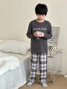 SHEIN 2pcs Tween Boy Casual Letter Vietnamese Text Print Sweatshirt & Plaid Pants Homewear Set, Matching Family/Sibling Outfits Fall Winter