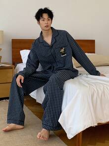 DAZY Bộ đồ ngủ nam gồm áo sơ mi kẻ caro thêu hình gấu và quần dài, mùa thu - Màu xanh hải quân - Xem 6