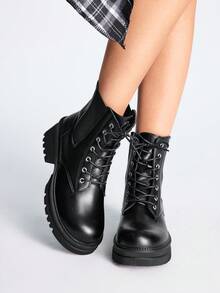 Sugerpunk 女式黑色拉链系带踝靴、朋克摇滚风格链条装饰摩托车靴、学院哥特式骑士皮革短靴 - 黑色 - 查看 3